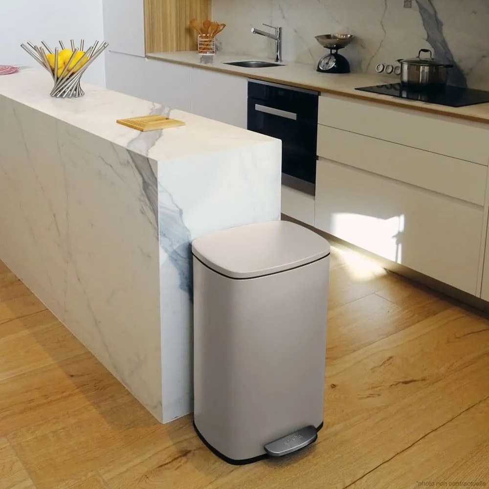 Кафяво-сиво стоманено кошче за боклук с педал 50 l Akira – Spirella