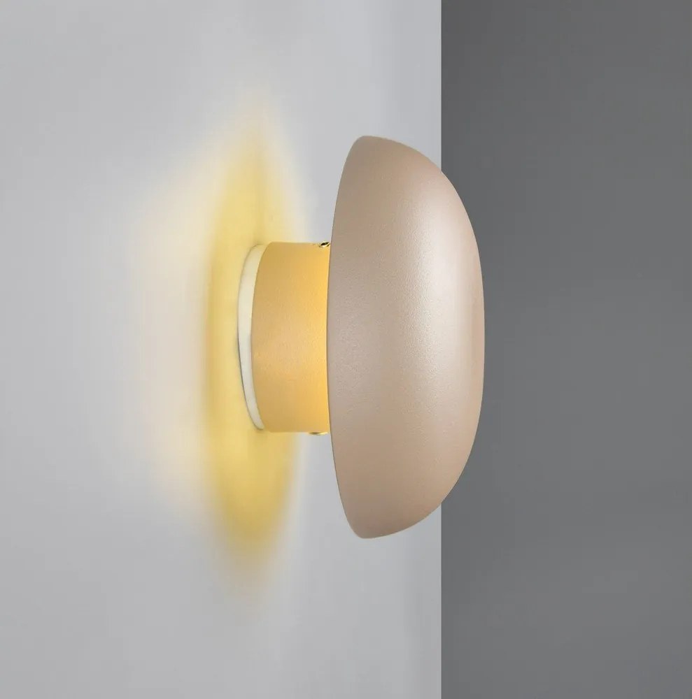 Бежова LED стенна лампа с USB Davey – Reality