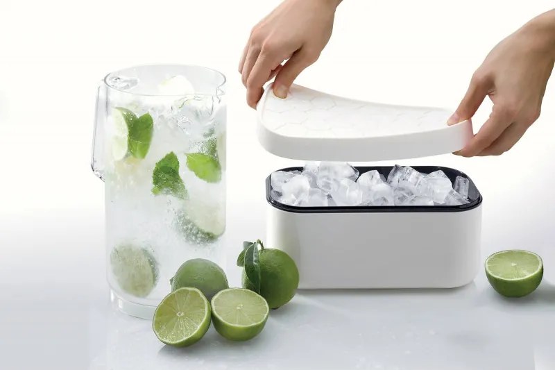 Кутия за приготвяне и съхраняване на лед Lekue 1010242, 132 кубчета, -20/+80°C, Куха основа против конденз, Бял