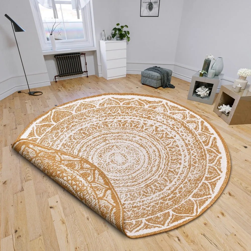 Кръгъл външен килим в бял цвят и жълта охраø 140 cm Siruma – NORTHRUGS