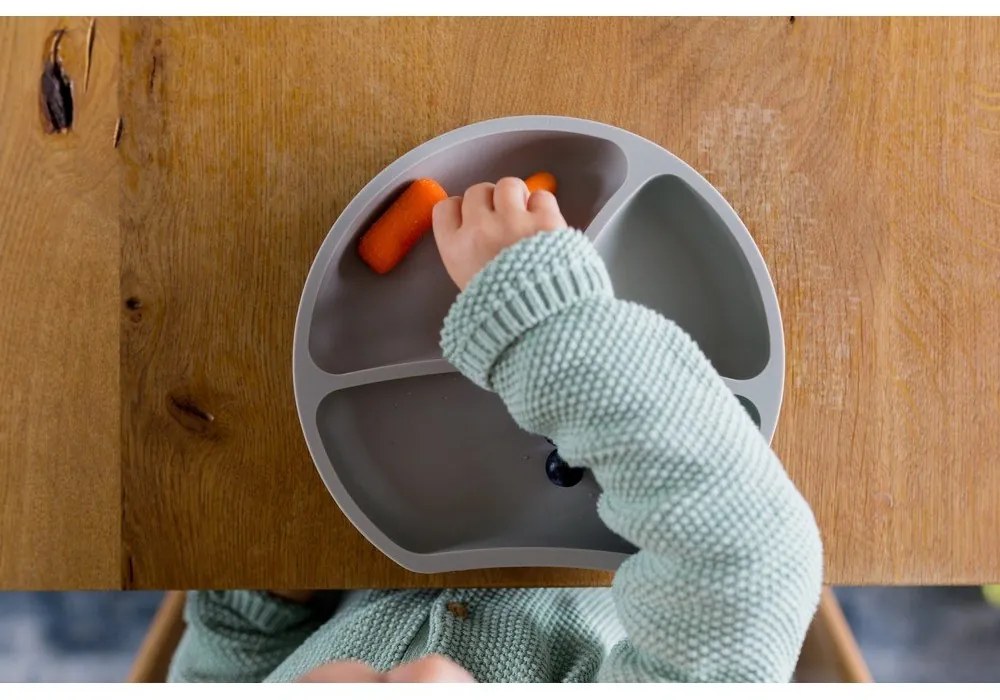 Сива силиконова детска чиния 19x20,5 cm – Kindsgut