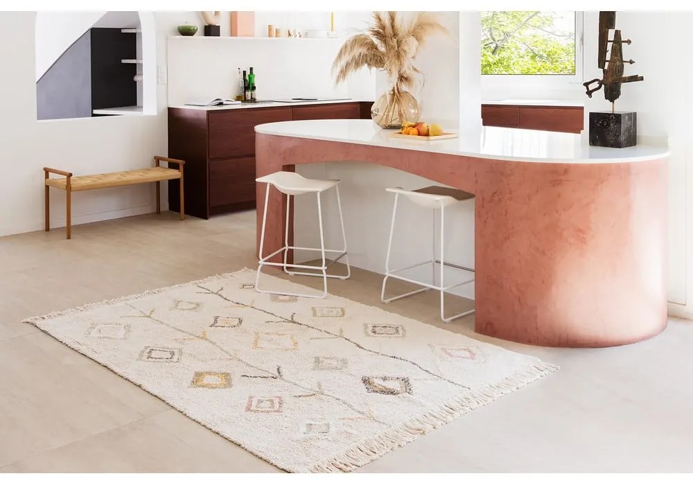 Бежов ръчно изработен памучен килим подходящ за пране 170x240 cm Kaarol Earth – Lorena Canals