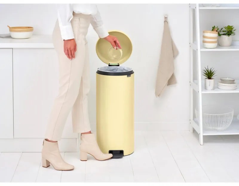 Кош за боклук с педал Brabantia NewIcon 1008852, 30 л, Плавно затваряне, Противоплъзгаща основа, Жълт