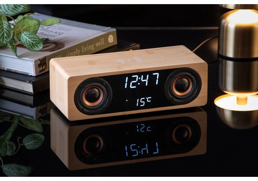 Дигитално радио будилник с безжично зарядно Classic BT – Karlsson