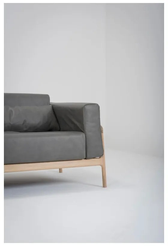 Тъмно сив диван от биволска кожа с масивна дъбова конструкция , 210 см Fawn - Gazzda