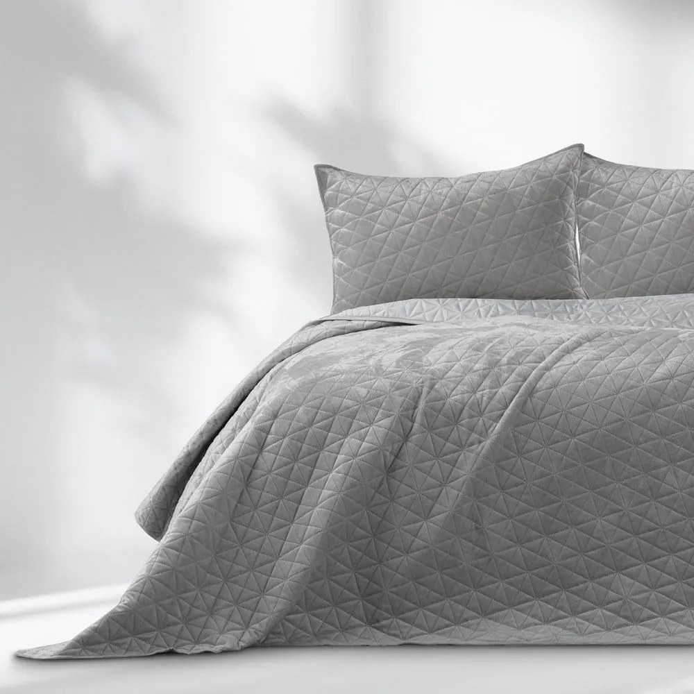 Светлосиво капитонирано покривало за легло 260x280 cm Laila – AmeliaHome