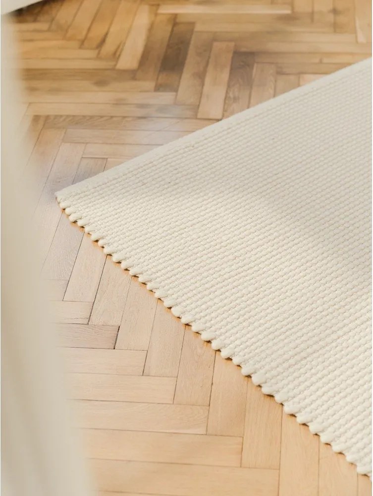 Бежов ръчно изработен вълнен килим 140x200 cm Talo – noo.ma