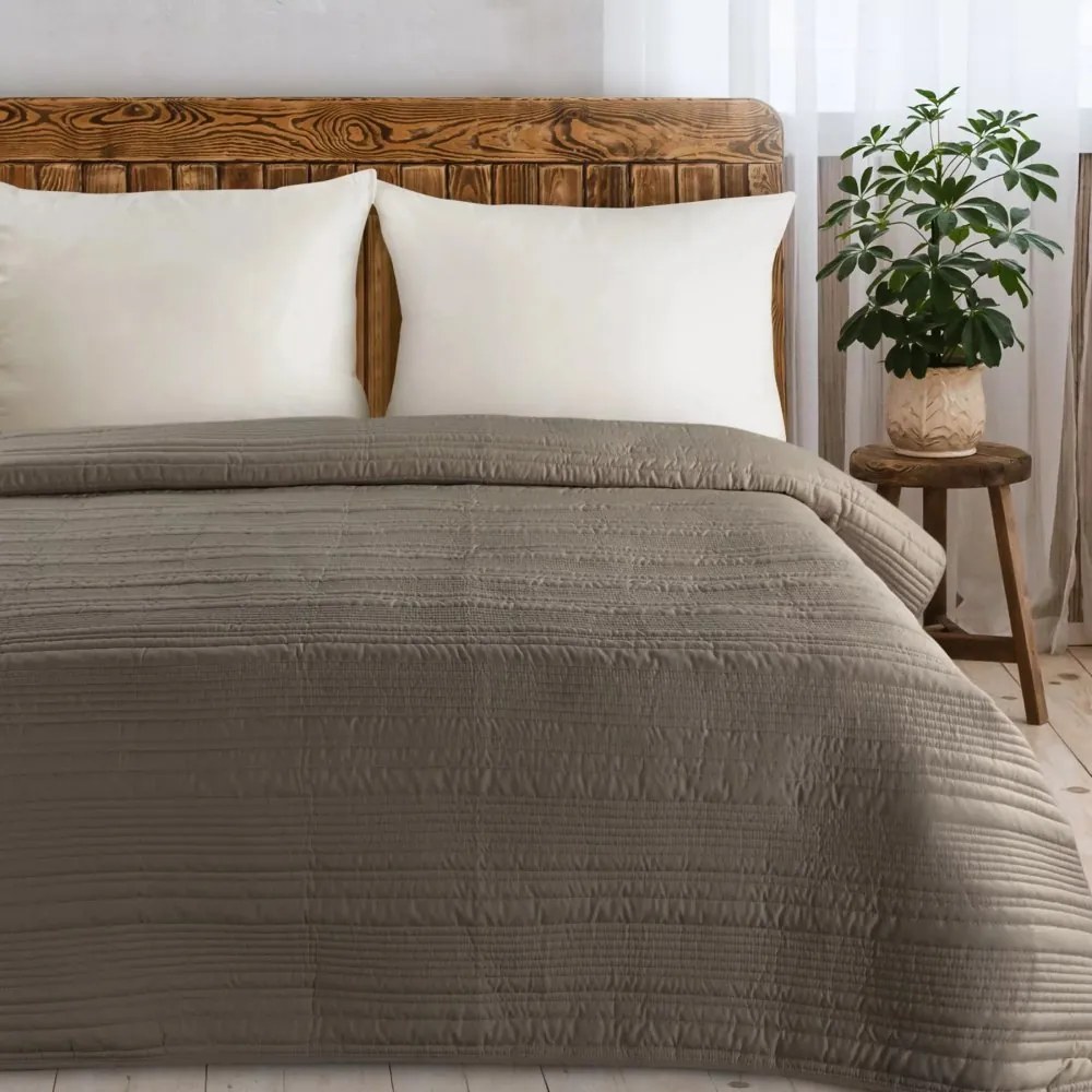Елегантна покривка за легло TARA от матирана тъкан с ватиран десен - кафява Ширина: 220 см | Дължина: 240 см