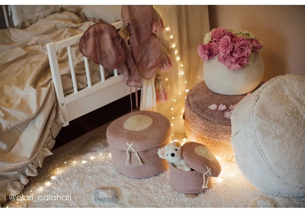 Кремав ръчно изработен памучен детски килим подходящ за пране 140x200 cm Kim – Lorena Canals