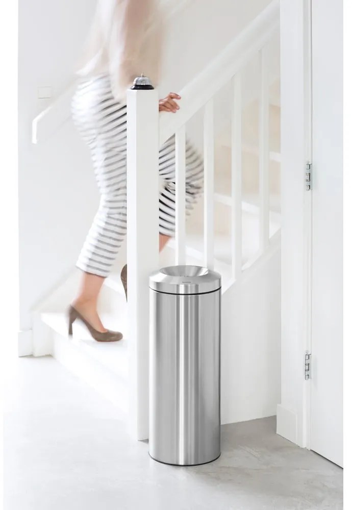 Матово-сребристо стоманено кошче за боклук 30 l Flame Guard – Brabantia