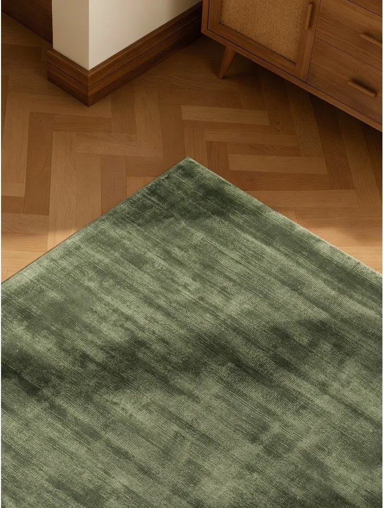 Зелен ръчно изработен килим от вискоза 160x230 cm Noemi – Vikosa