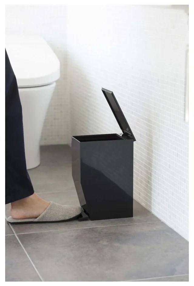 Черно пластмасово кошче за боклук с педал 3,9 l Tower – YAMAZAKI