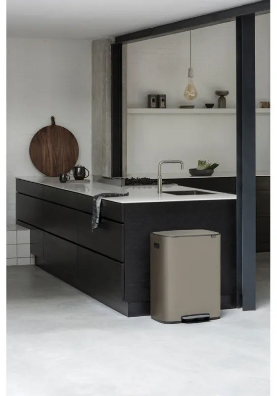 Кош за боклук Brabantia Bo Pedal 1003184, 60 л, Леко затваряне, Противоплъзгаща основа, Сив