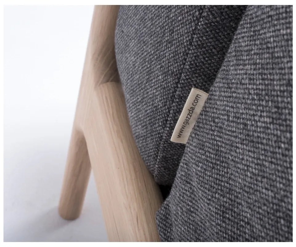 Фотьойл от дъбово дърво с тъмносива текстилна седалка Fawn - Gazzda