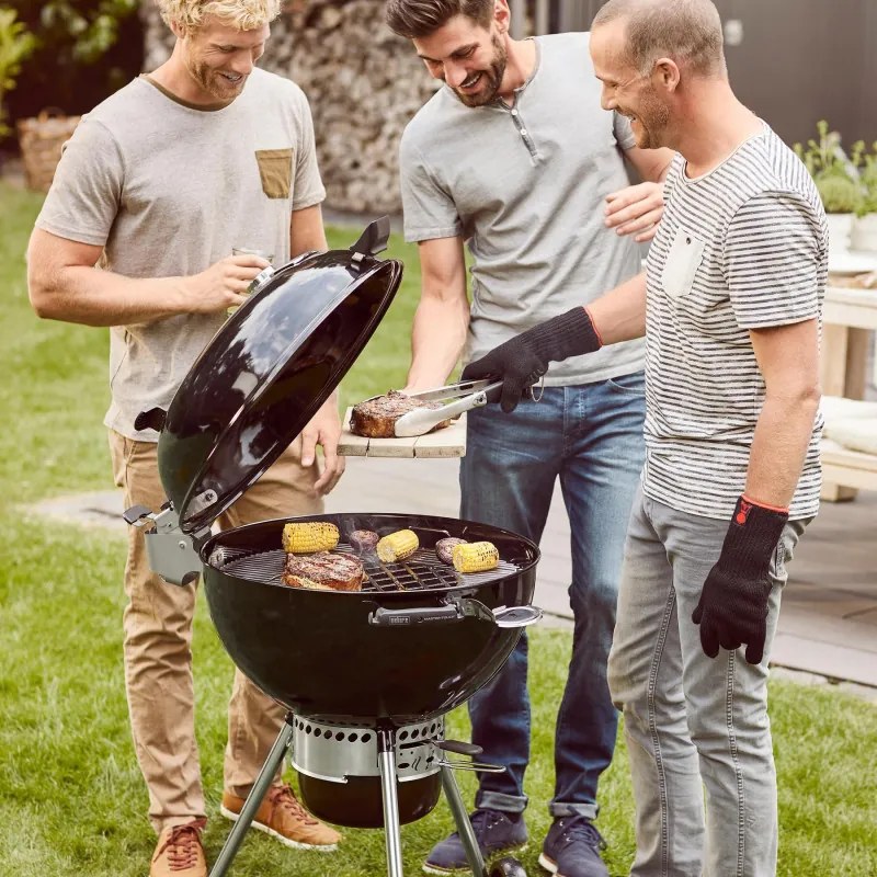 Барбекю на дървени въглища Weber Master Touch WB 14701004, 57 cm, Емайлирана стомана, Регулатор за въздух, 2 Гумени колела, Вграден термометър, Черен