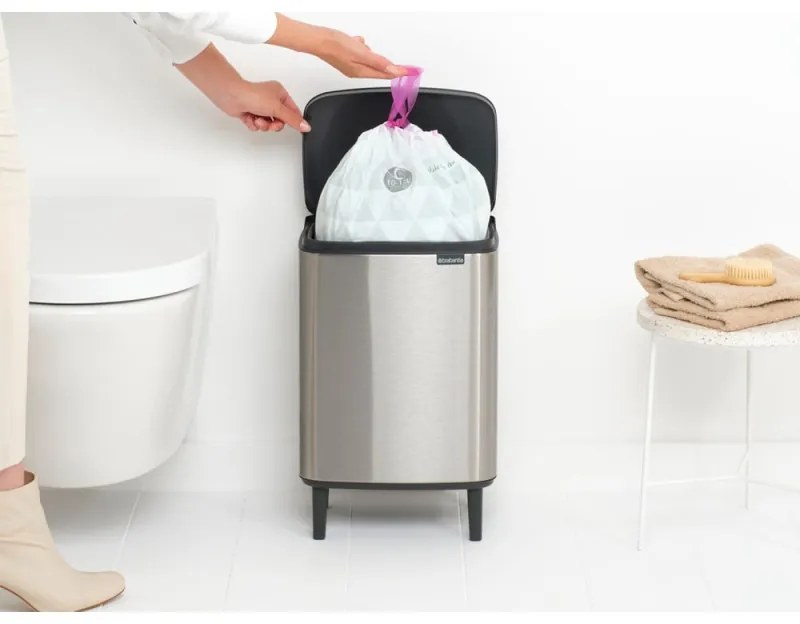 Кош за боклук Brabantia Bo Small Hi 1006650, 12 л, Плавно и безшумно отваряне, Противоплъзгаща основа, Устойчив на пръстови отпечатъци, Инокс