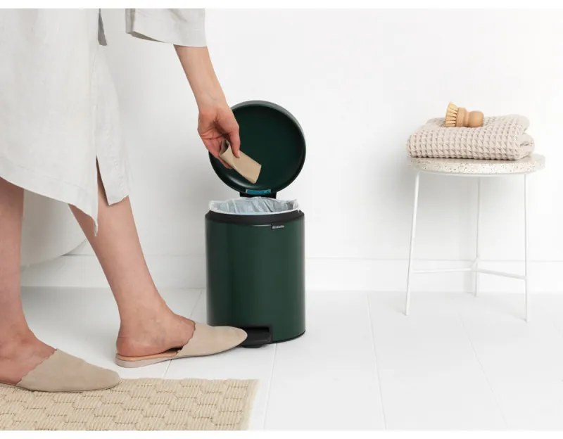 Кош за боклук с педал Brabantia NewIcon 1003199, 5 л, Плавно затваряне, Противоплъзгаща основа, Тъмнозелен