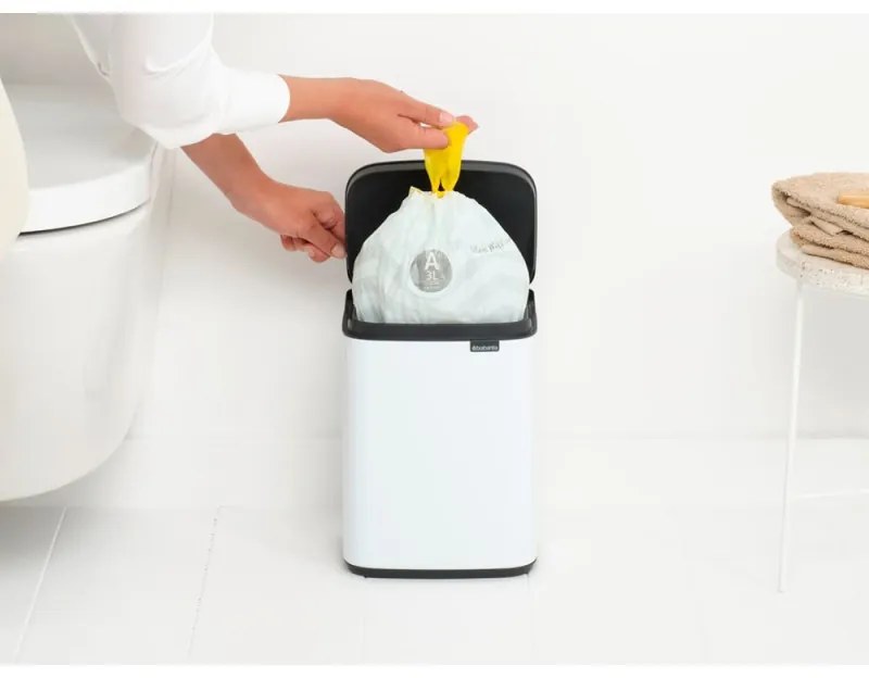 Кош за боклук Brabantia Bo Small 1006621, 4 л, Плавно и безшумно отваряне, Противоплъзгаща основа, Бял