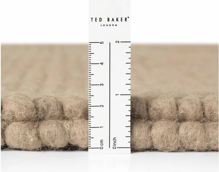 Ръчно изработен вълнен килим в естествен цвят 120x170 cm Richmond Diana – Ted Baker