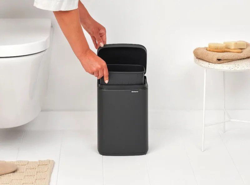 Кош за боклук Brabantia Bo Small 1008866, 4 л, Плавно и безшумно отваряне, Противоплъзгаща основа, Минерално покритие, Тъмносив