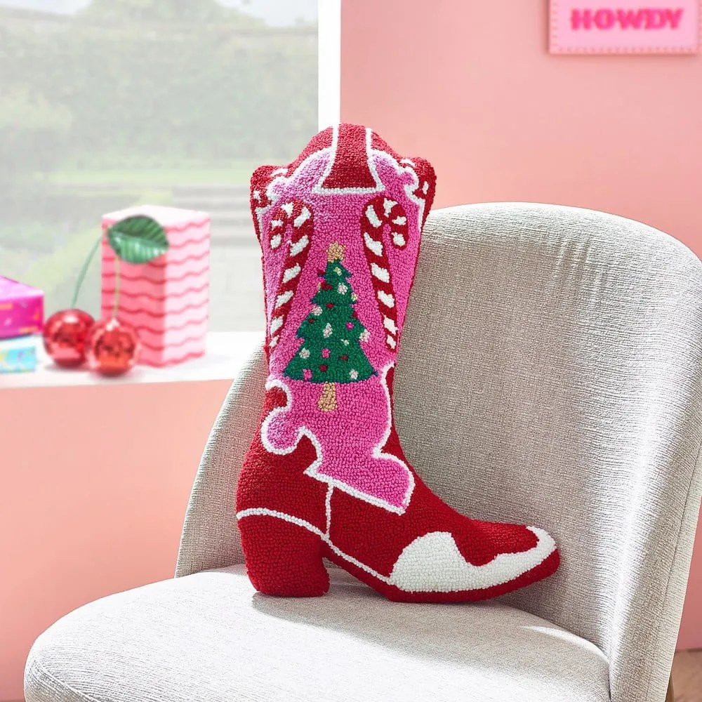 Декоративна възглавница с коледен мотив от букле 48x35 cm Santa's Howdy Christmas Boot – Catherine Lansfield