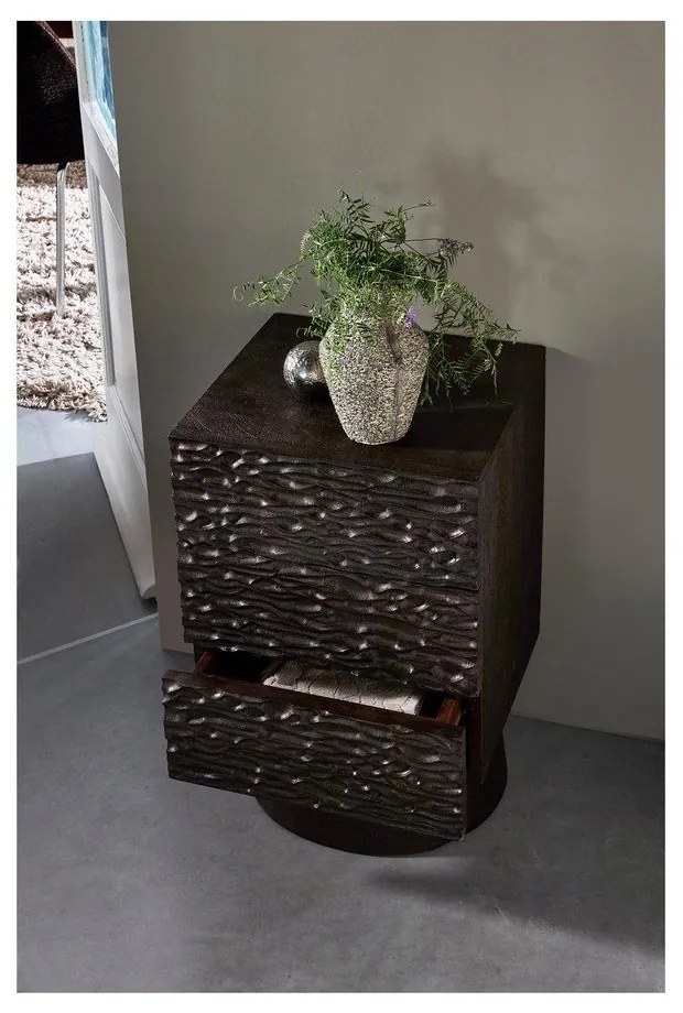 Тъмнокафяво нощно шкафче от масивно манго Crumble – WOOOD