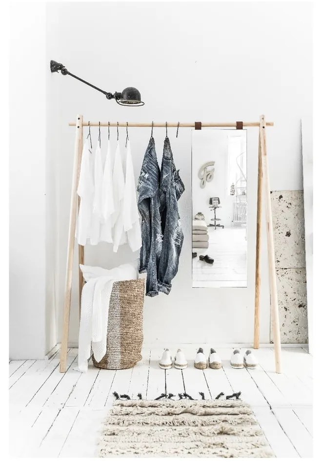 Стойка за дрехи от борова дървесина Hongi - Karup Design