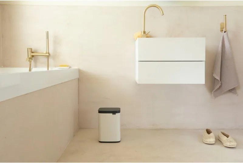 Кош за боклук Brabantia Bo Small 1008865, 4 л, Плавно и безшумно отваряне, Противоплъзгаща основа, Бежов