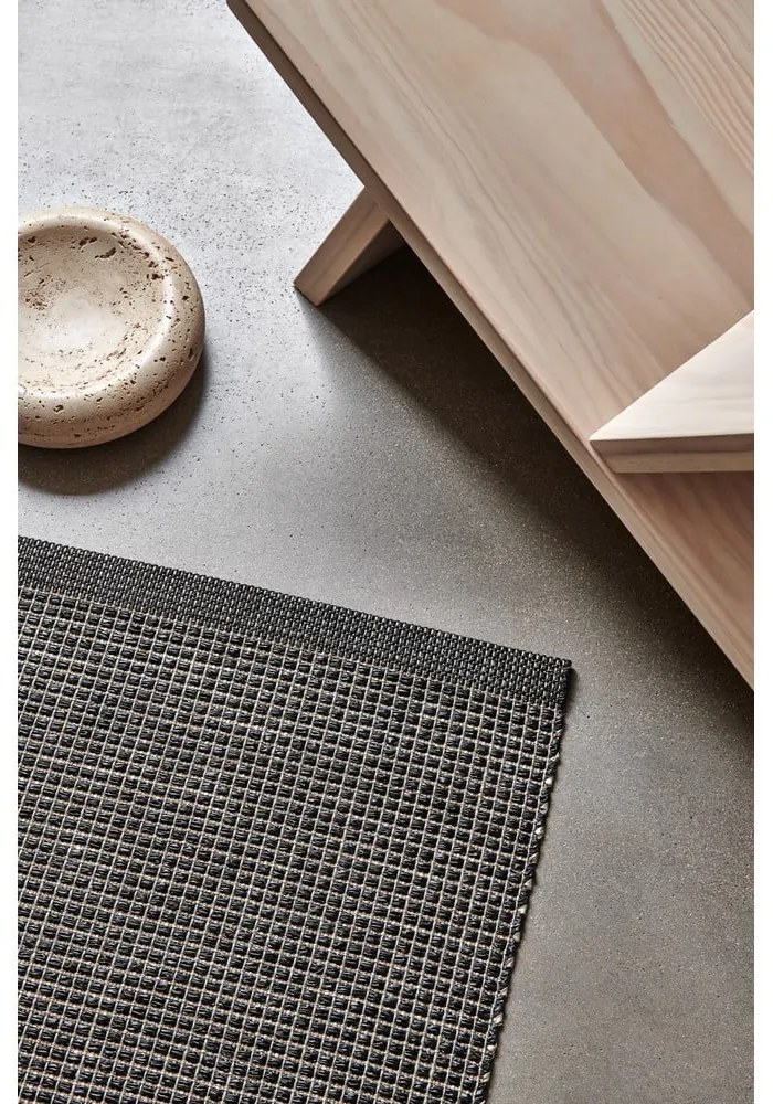 Антрацитна пътека за открито и закрито 70x300 cm Emm Black Linen – Pappelina