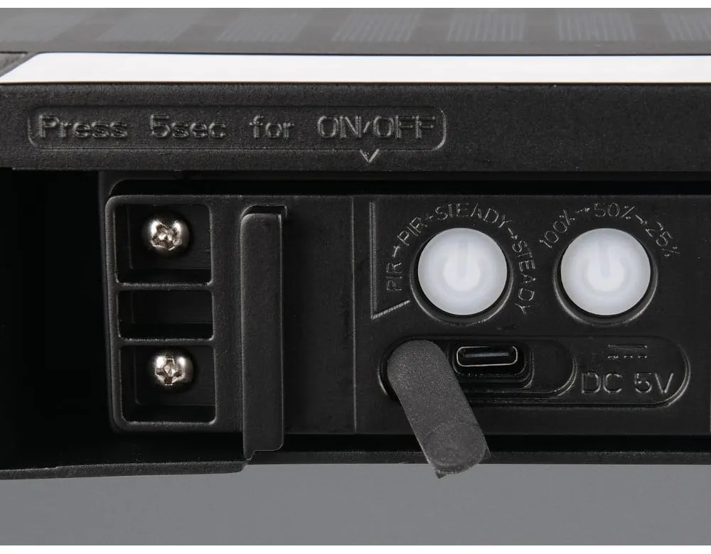 LED стенно външно осветително тяло със соларен панел (височина 6 cm) Bilbao – Trio