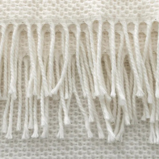 Турско памучно одеяло с декоративни пискюли - кремаво Ширина: 200 см | Дължина: 220 см