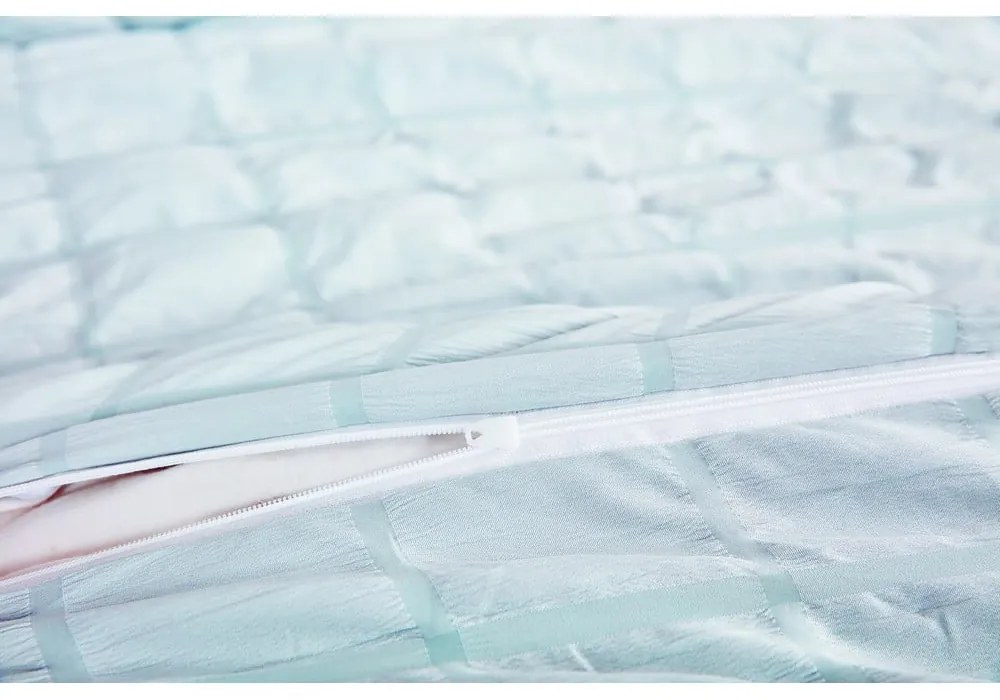 Светлосиво крепово спално бельо за единично легло 140x200 cm Naomi – My House