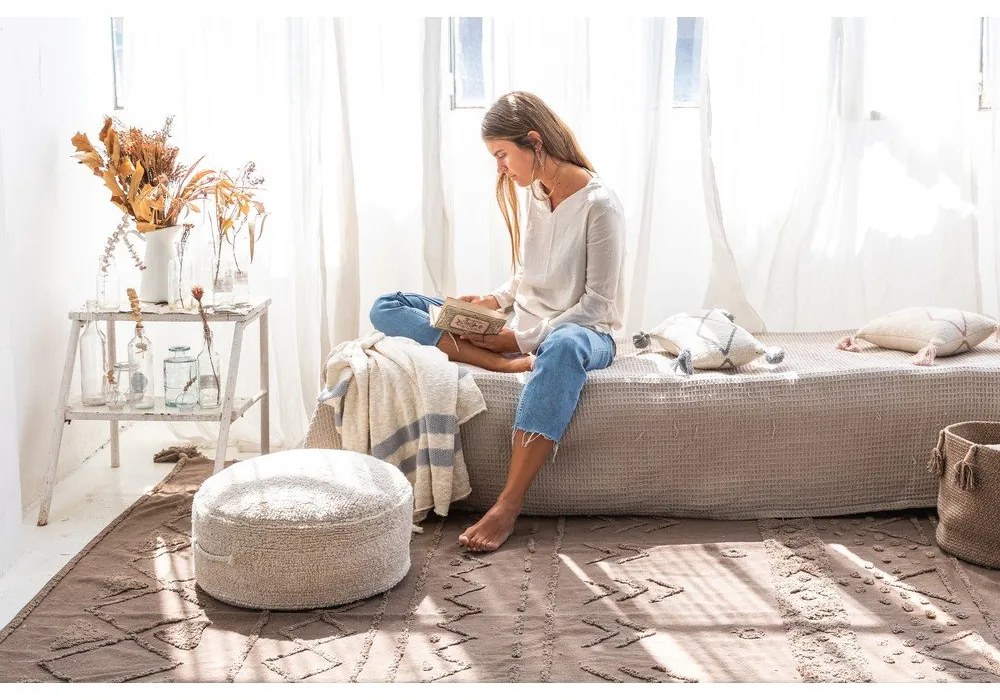 Кремава табуретка Chill Natural – Lorena Canals