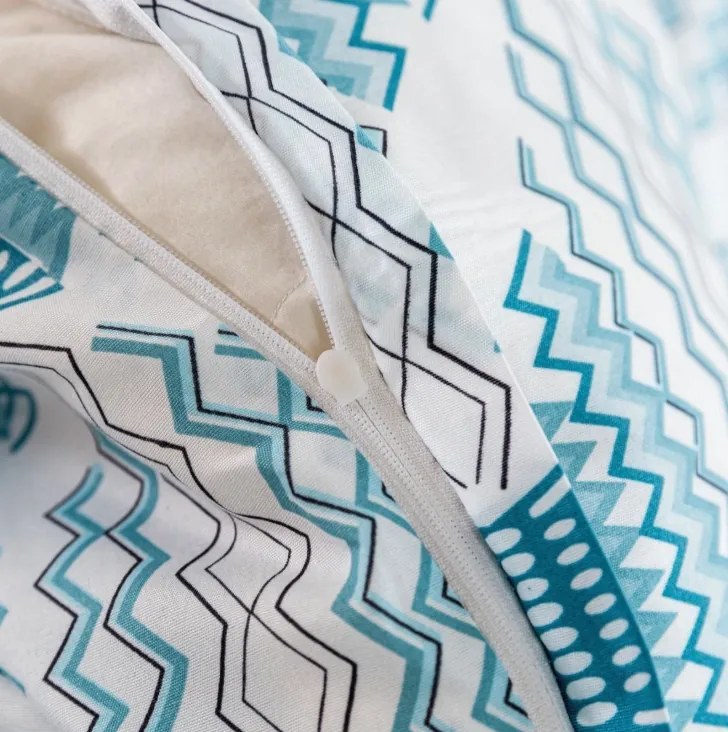 Бяло спално бельо от синтетичен памук с бохо шарка в тюркоазено-сини тонове Ширина: 200 см | Дължина: 220 см