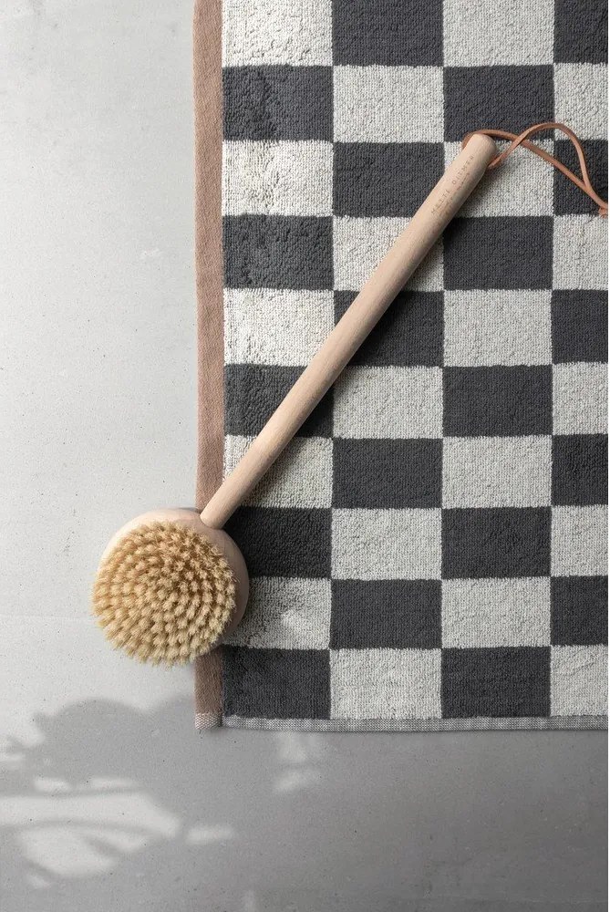 Антрацитен/бежов килим за баня за душ от органичен памук 50x80 cm Retro – Mette Ditmer Denmark