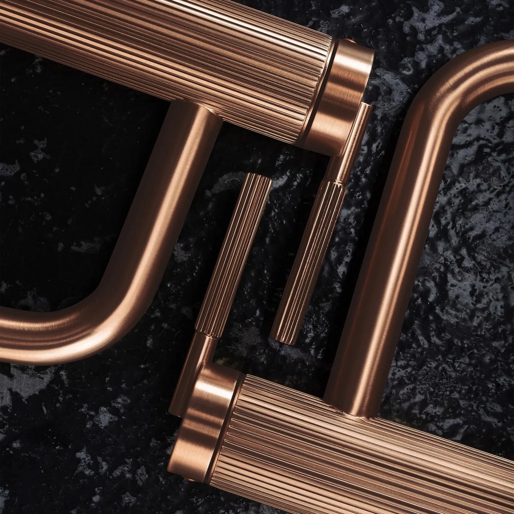 Смесител за мивка Rea Argon Brush Copper Low