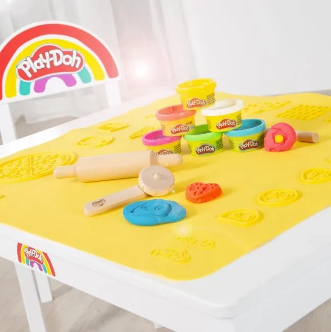 Комплект маса със стол и аксесоари Play-Doh