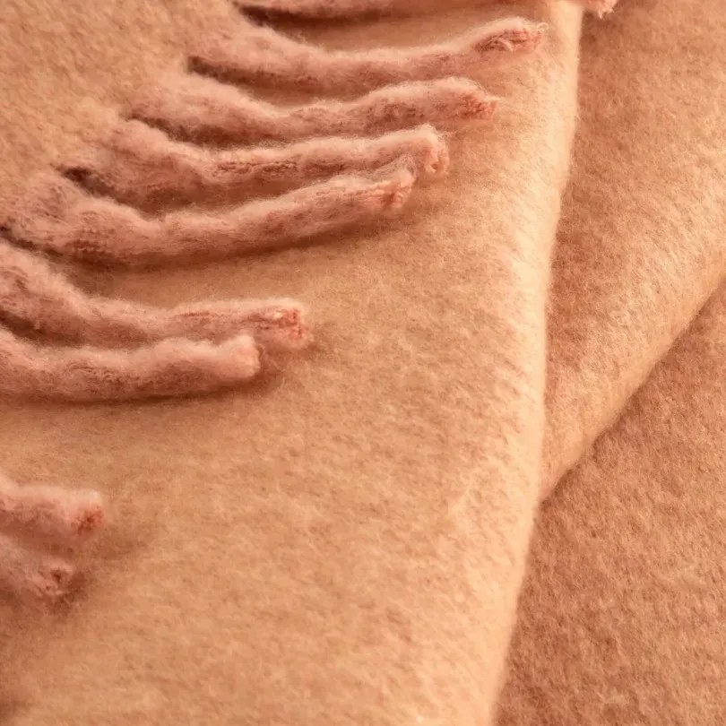 Луксозно мохерено одеяло с пискюли - тухла Ширина: 130 см | Дължина: 170 см