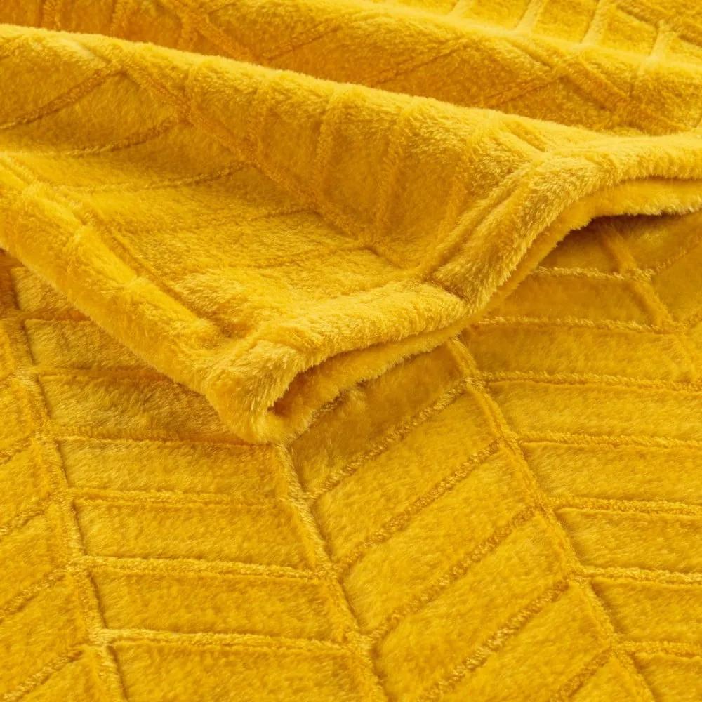 Жълто покривало за легло от микрофланела 180x220 cm Arya – douceur d'intérieur