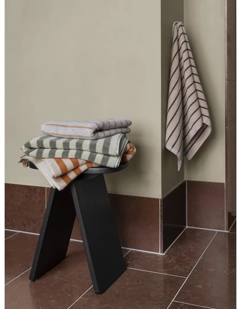 Оранжева/бежова хавлиена кърпа от органичен памук 70x140 cm Arto – Blomus