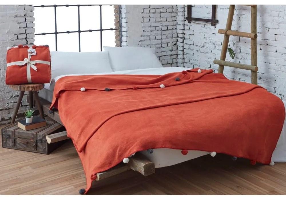 Покривало за легло от флийс в тухлен цвят 150x200 cm Pom Pom – Mijolnir