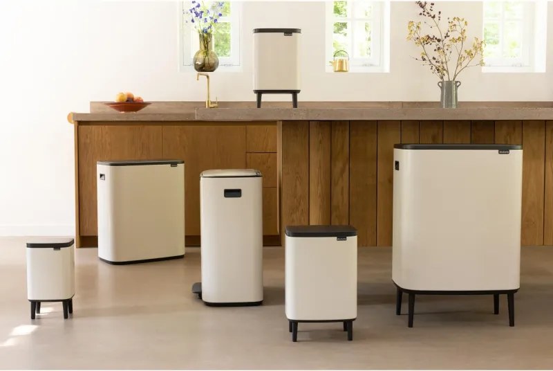Кош за боклук Brabantia Bo Touch Hi 1010457, 60 л, Странични отвори за пренасяне, Регулируеми крака, Бежов