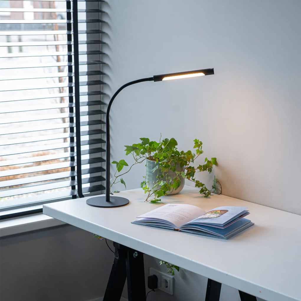 Дизайнерска настолна лампа черна с LED с допирен димер - Palka