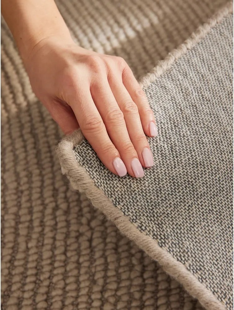 Бежова ръчно изработена вълнена пътека 80x200 cm Calmio – Hanse Home