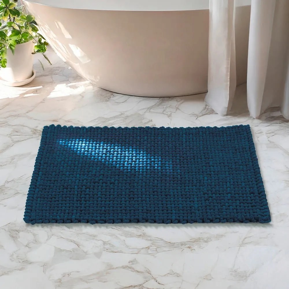 Тъмносин текстилен килим за баня 50x80 cm Covelo – Wenko
