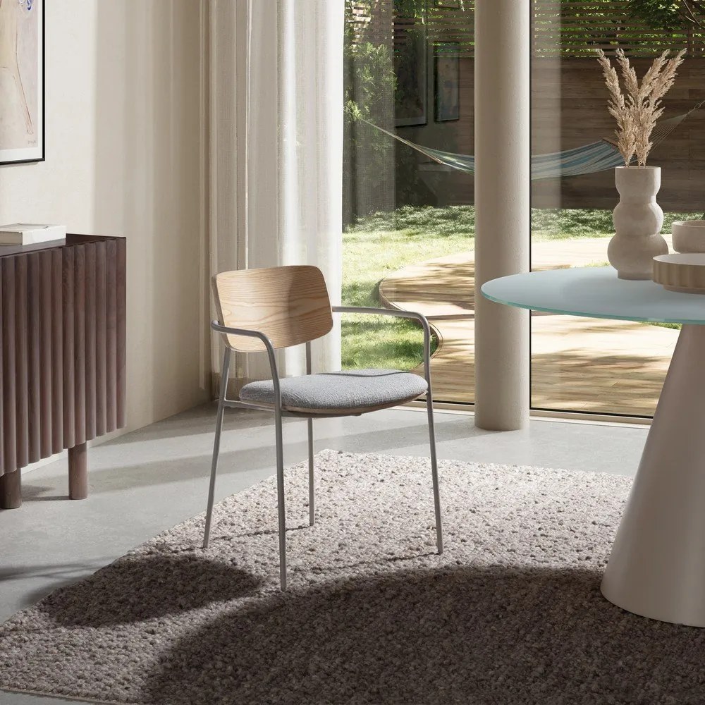 Светлосиви/в естествен цвят тапицирани трапезни столове в комплект с подлакътници Nour – MOME