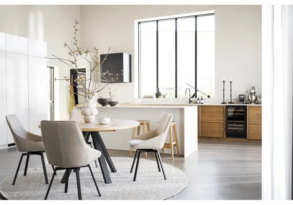 Кръгла сгъваема трапезна маса от декор от дъб в естествен цвят ø 135 cm Maddock – Rowico