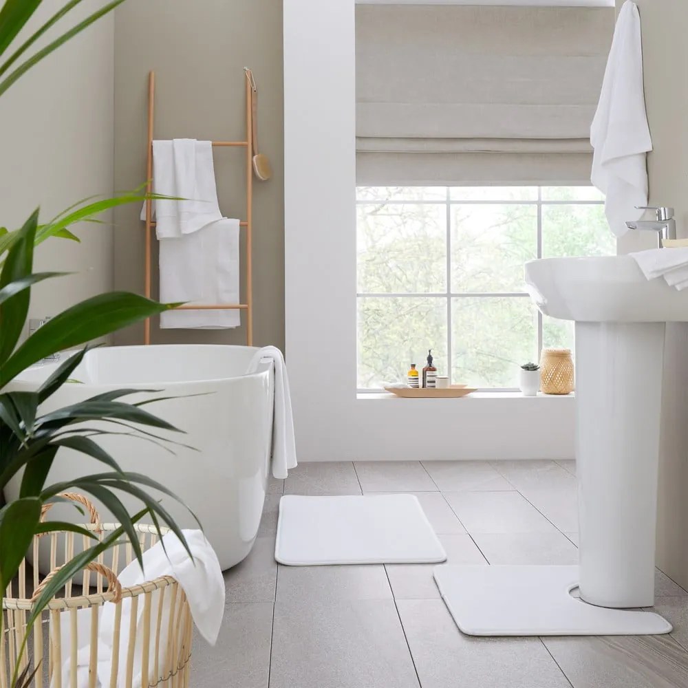 Бяла памучна хавлиена кърпа от тери 90x140 cm Anti-Bacterial – Catherine Lansfield