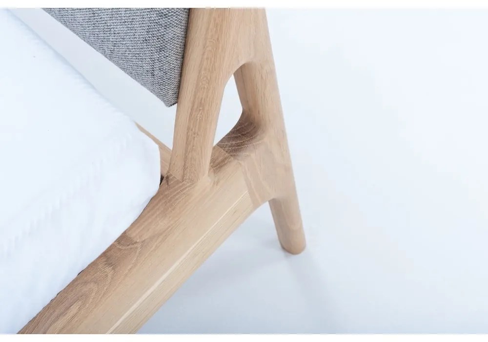 Дъбово двойно легло с тапицерия в сив/естествен цвят 140x200 cm Fawn - Gazzda