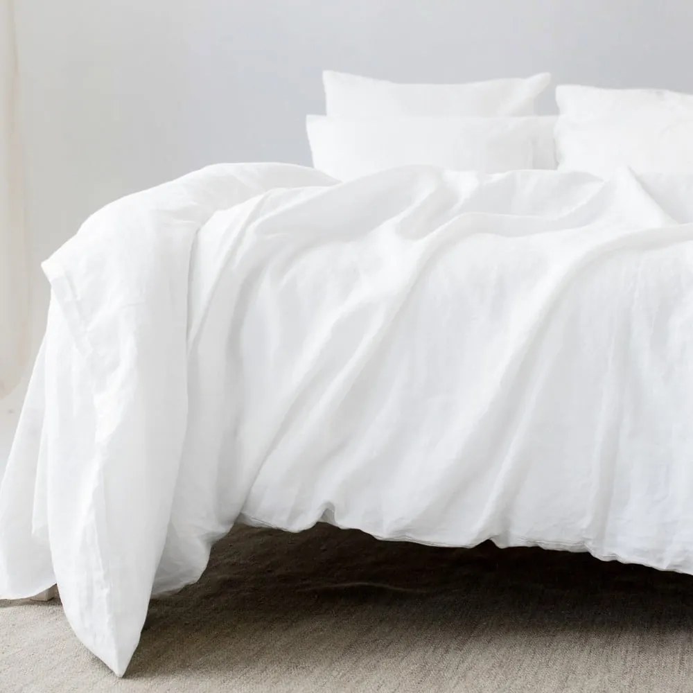 Бяло двойно удължено спално бельо със смес от лен 200x220 cm – Linen Tales